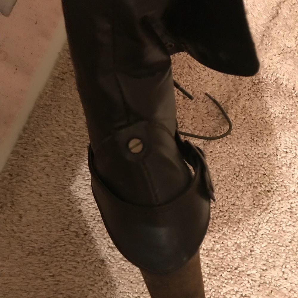 Boots - Picture 4 of 5